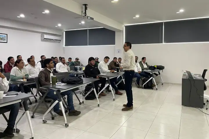 Capacitación en ventas y atención al cliente impartida por Olmo Axayacatl