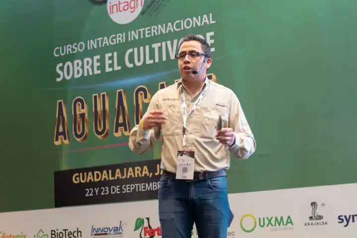 Conferencia sobre comercialización agrícola de Olmo Axayacatl