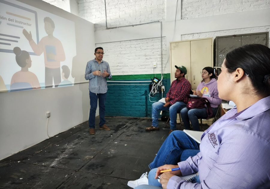 Olmo Axayacatl en capacitación 2